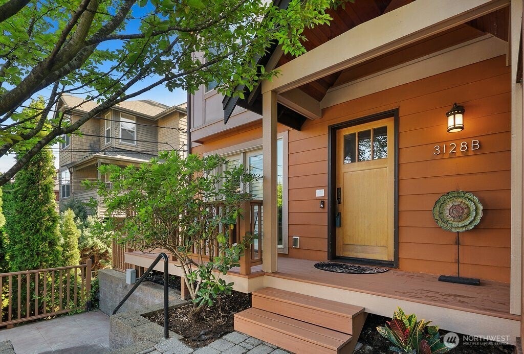 Photo of 3128 Franklin Avenue E #B, Seattle, WA 98102 (MLS # 2594672)