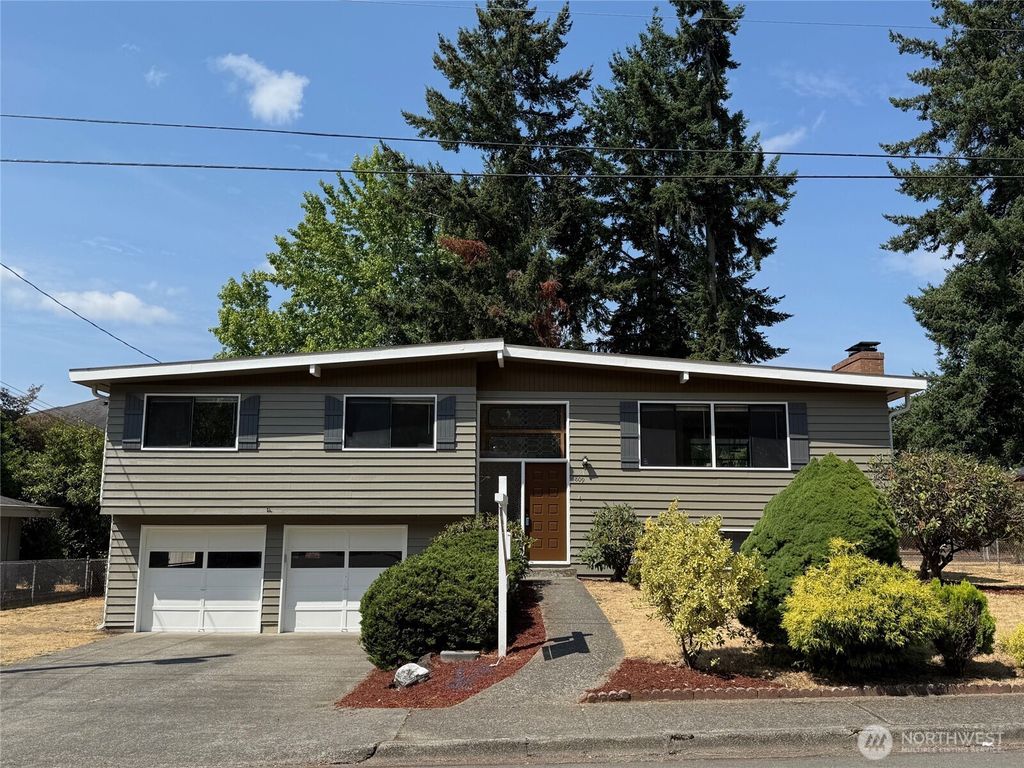 Photo of 1809 Blaine Avenue NE, Renton, WA 98056 (MLS # 2410545)