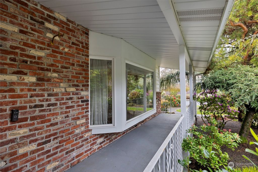 Photo of 4725 109th Avenue NE, Kirkland, WA 98033 (MLS # 2216366)