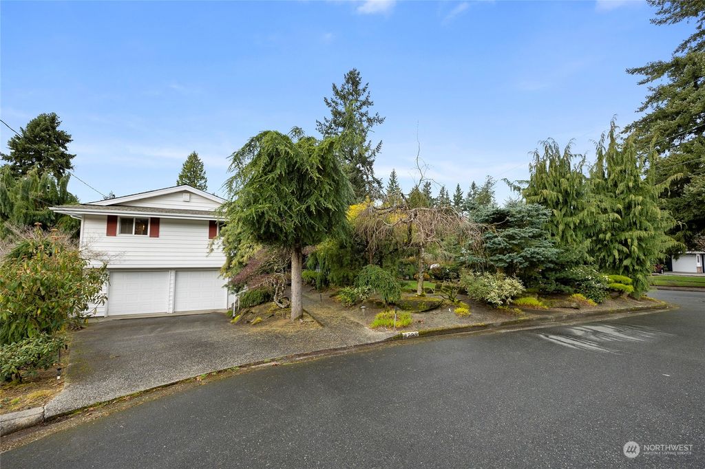 Photo of 4725 109th Avenue NE, Kirkland, WA 98033 (MLS # 2216366)