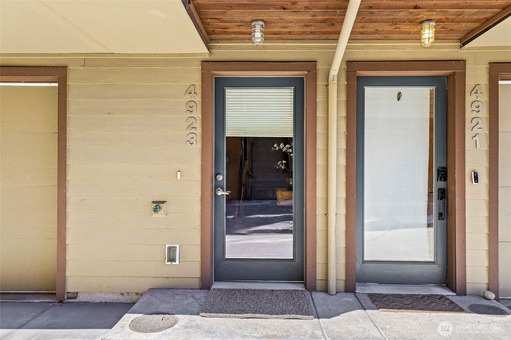 Photo of 4923 39th Avenue S, Seattle, WA 98118 (MLS # 2556183)
