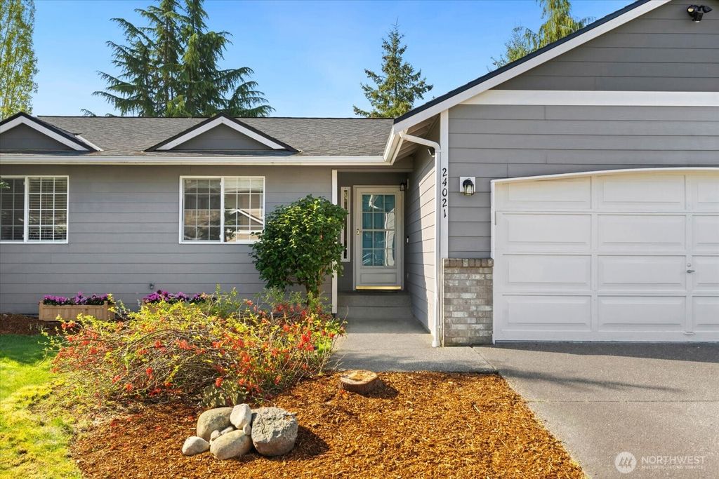 Photo of 24021 SE 261st Place, Maple Valley, WA 98038 (MLS # 2363942)