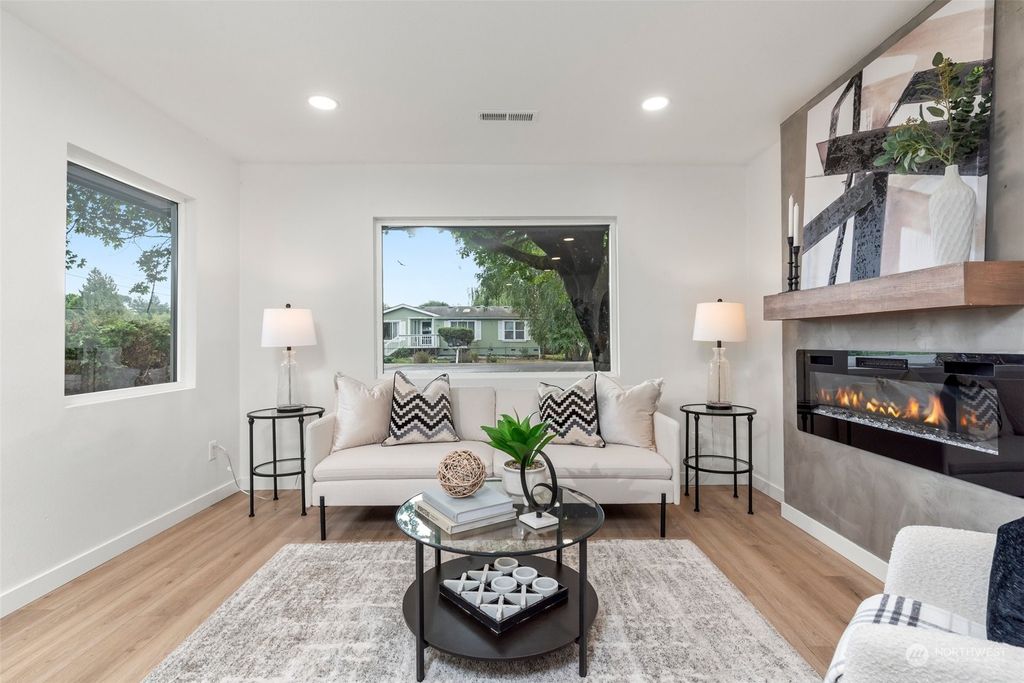 Photo of 301 Tacoma Boulevard, Algona, WA 98001 (MLS # 2158373)