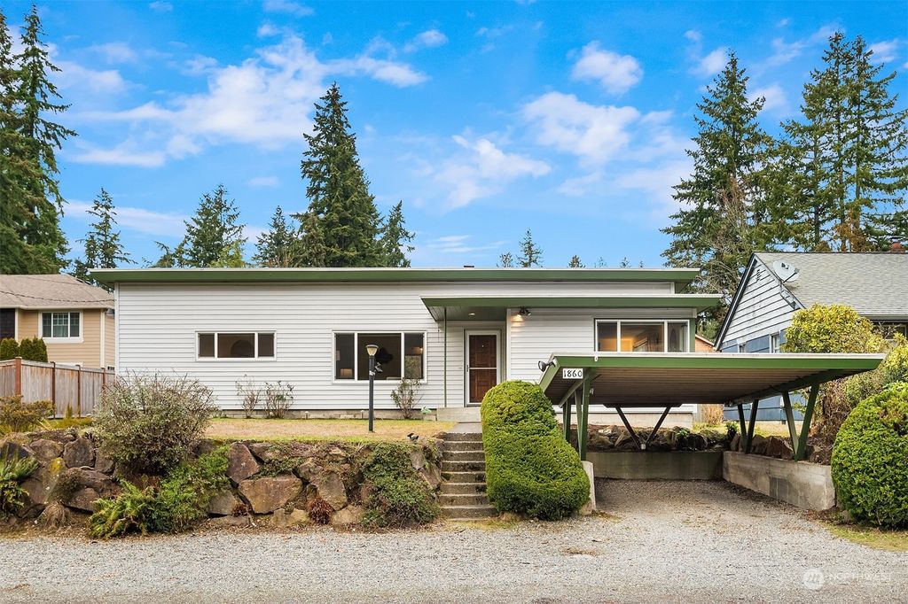 Photo of 1860 NE 170th Street, Shoreline, WA 98155 (MLS # 2032420)