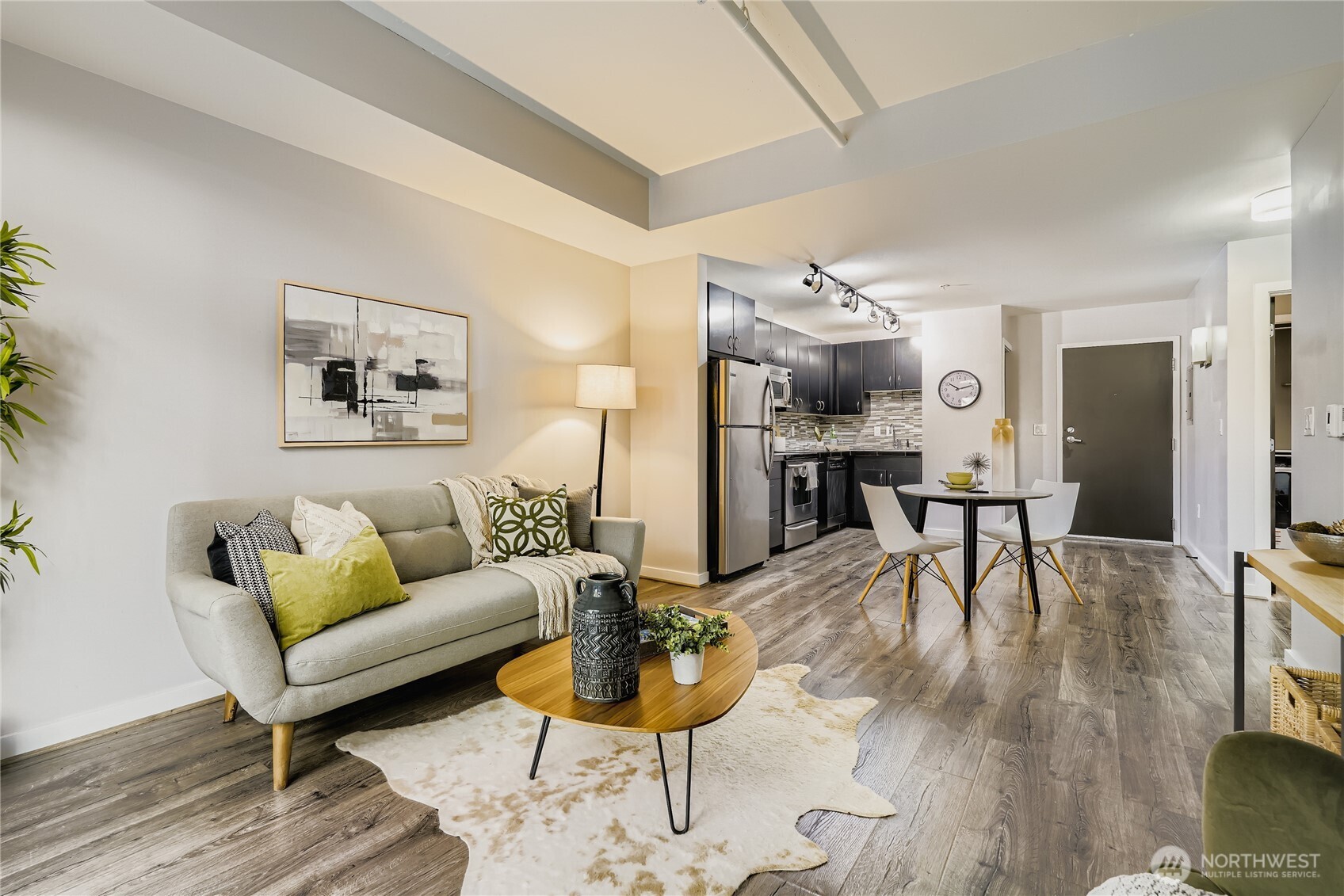 103 Bellevue Avenue E 102