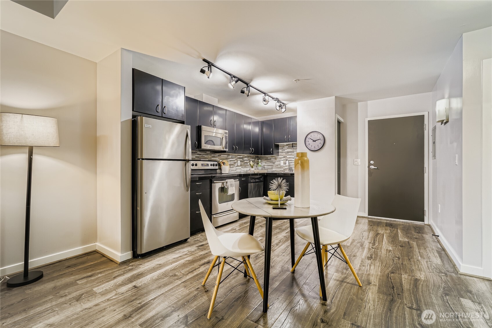 103 Bellevue Avenue E 102