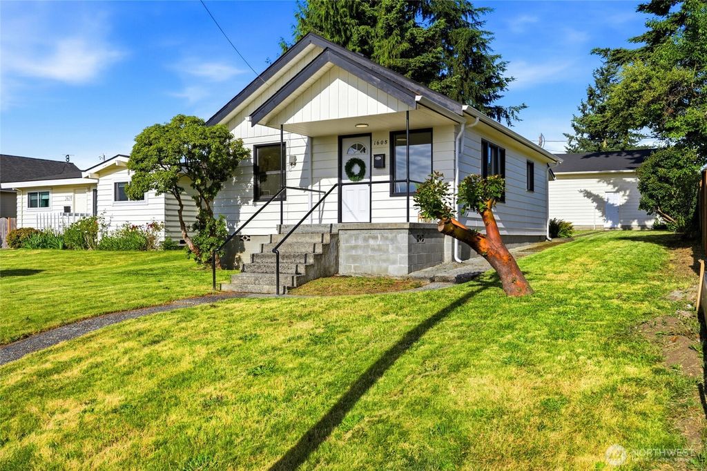 Photo of 1608 Cedar Street, Everett, WA 98201 (MLS # 2540353)