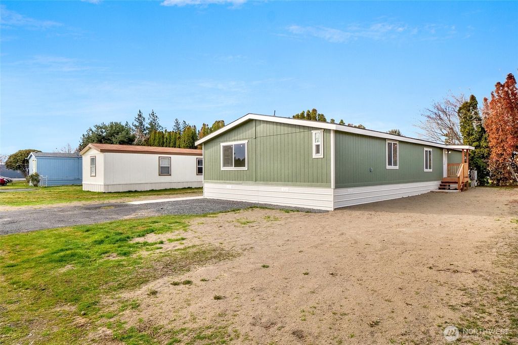 Photo of 4815 NE Airway Drive #128, Moses Lake, WA 98837 (MLS # 2492563)
