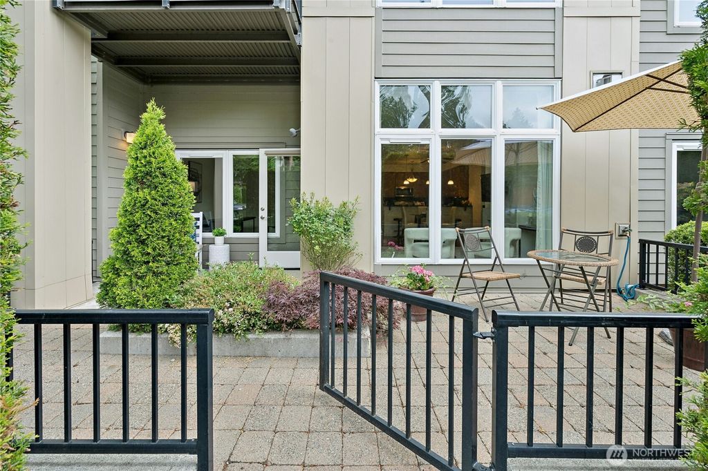 Photo of 150 102nd Avenue SE #105, Bellevue, WA 98004 (MLS # 2526572)