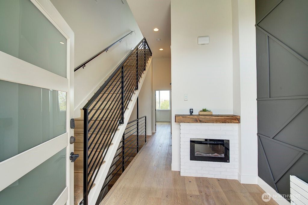Photo of 908 N 46th Street #E, Seattle, WA 98103 (MLS # 2514612)