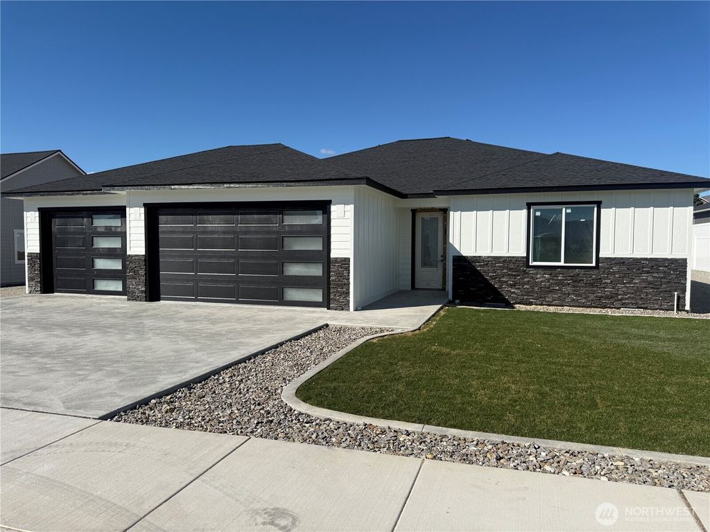 Photo of 881 NE Conner Court, East Wenatchee, WA 98802 (MLS # 2497921)