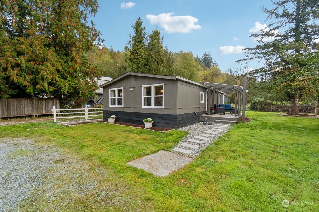 Photo of 15032 156th Place SE, Renton, WA 98058 (MLS # 2278598)