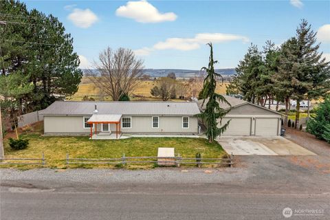 Photo of 2207 W Parks Lane, Othello, WA 99344 (MLS # 2469670)