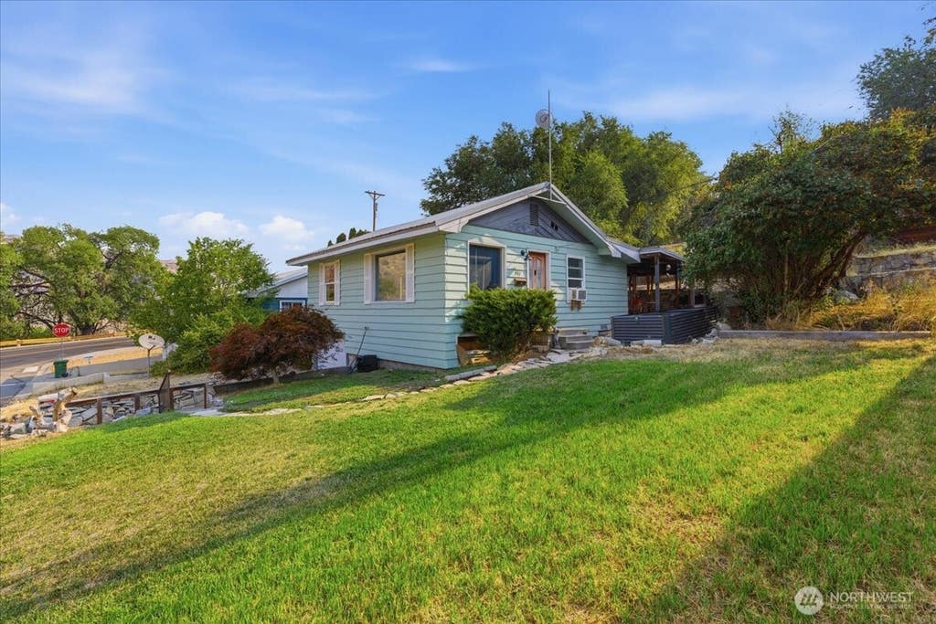 Photo of 807 Birch Street, Coulee Dam, WA 99116 (MLS # 2561238)