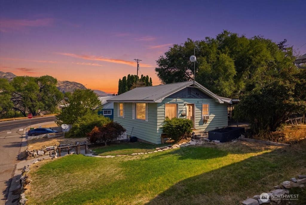 Photo of 807 Birch Street, Coulee Dam, WA 99116 (MLS # 2561238)