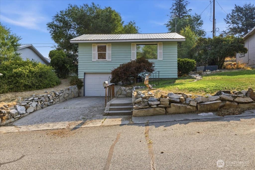 Photo of 807 Birch Street, Coulee Dam, WA 99116 (MLS # 2561238)