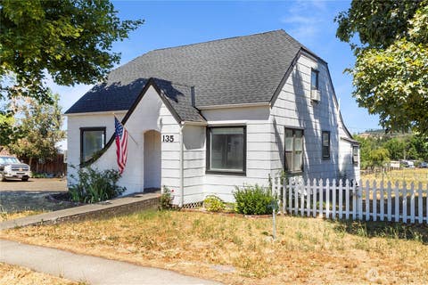Photo of 135 E Broadway Street, Goldendale, WA 98620 (MLS # 2563292)