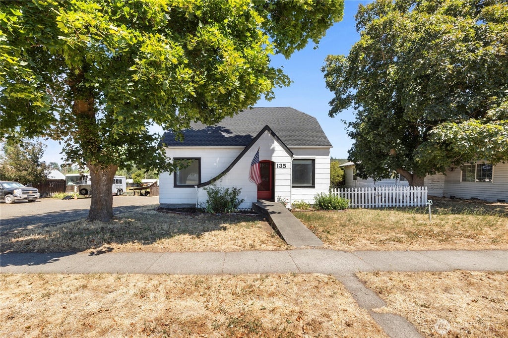 Photo of 135 E Broadway Street, Goldendale, WA 98620 (MLS # 2563292)