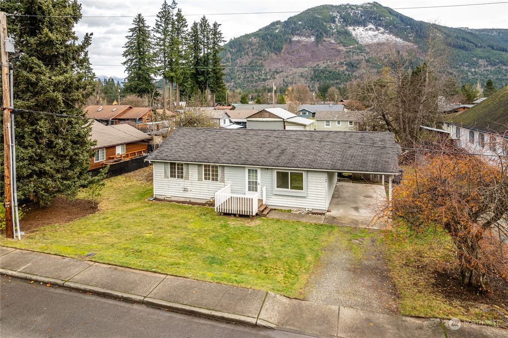 Photo of 740 Fullerton Avenue, Darrington, WA 98241 (MLS # 2311804)