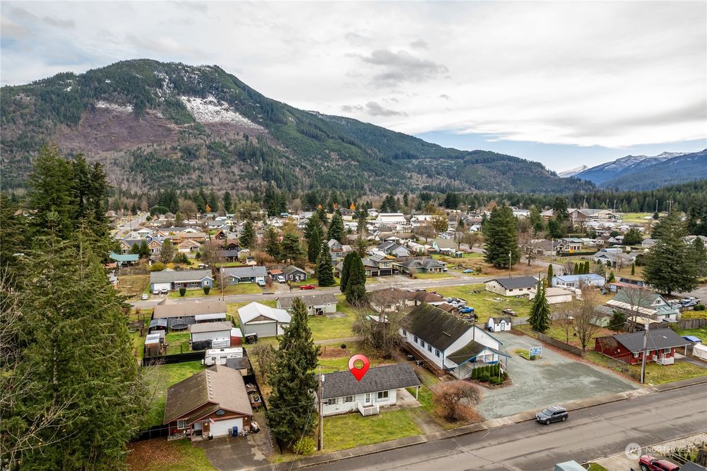 Photo of 740 Fullerton Avenue, Darrington, WA 98241 (MLS # 2311804)