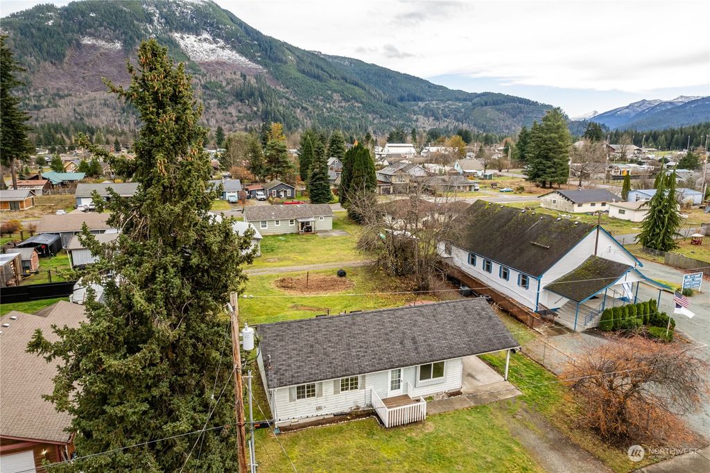 Photo of 740 Fullerton Avenue, Darrington, WA 98241 (MLS # 2311804)