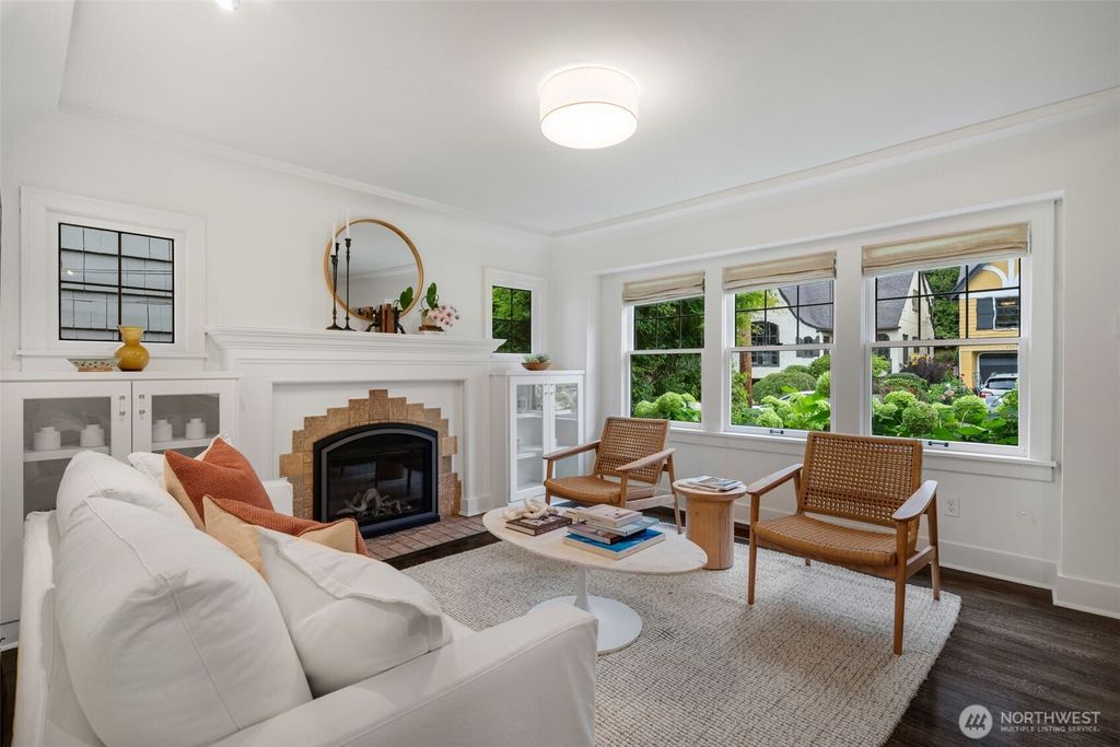 Photo of 1921 E Blaine St, Seattle, WA 98112 (MLS # 2420909)