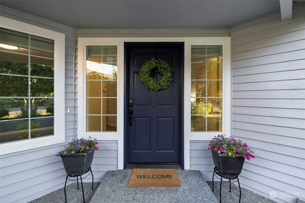 Photo of 24221 SE 40th Place, Sammamish, WA 98029 (MLS # 2263001)