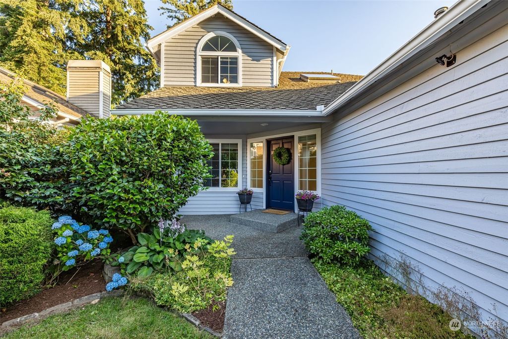 Photo of 24221 SE 40th Place, Sammamish, WA 98029 (MLS # 2263001)