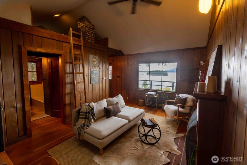 1083 Chuckanut Drive