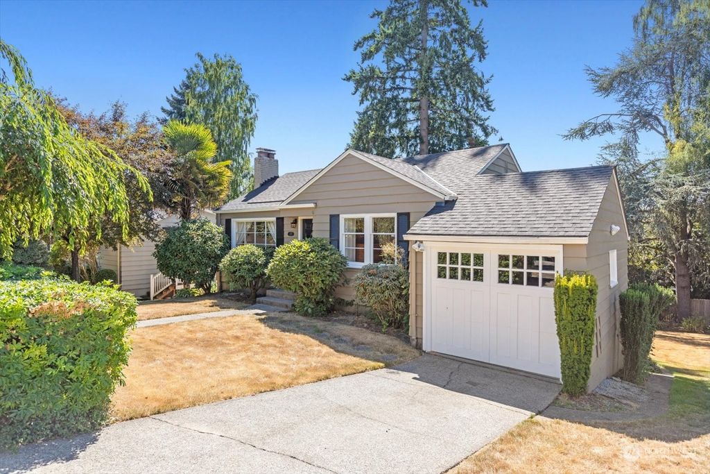 Photo of 6251 Vassar Avenue NE, Seattle, WA 98115 (MLS # 2147299)