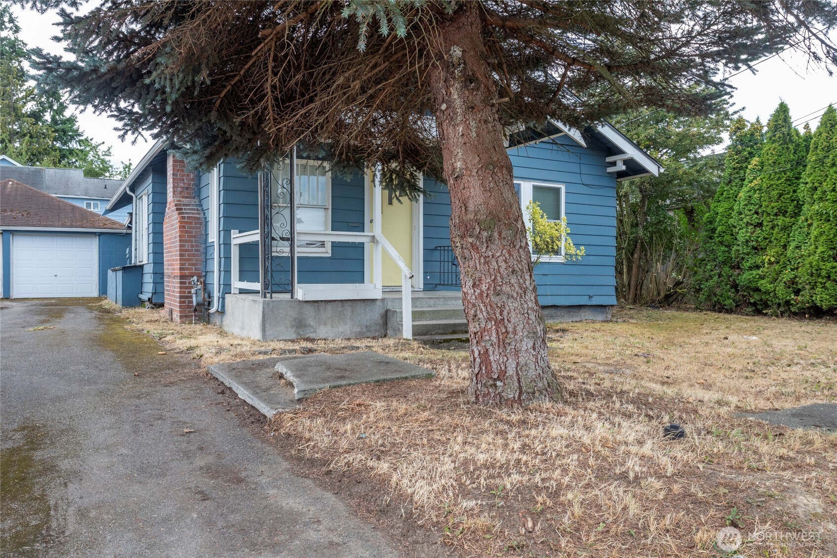 520 E Division Lane