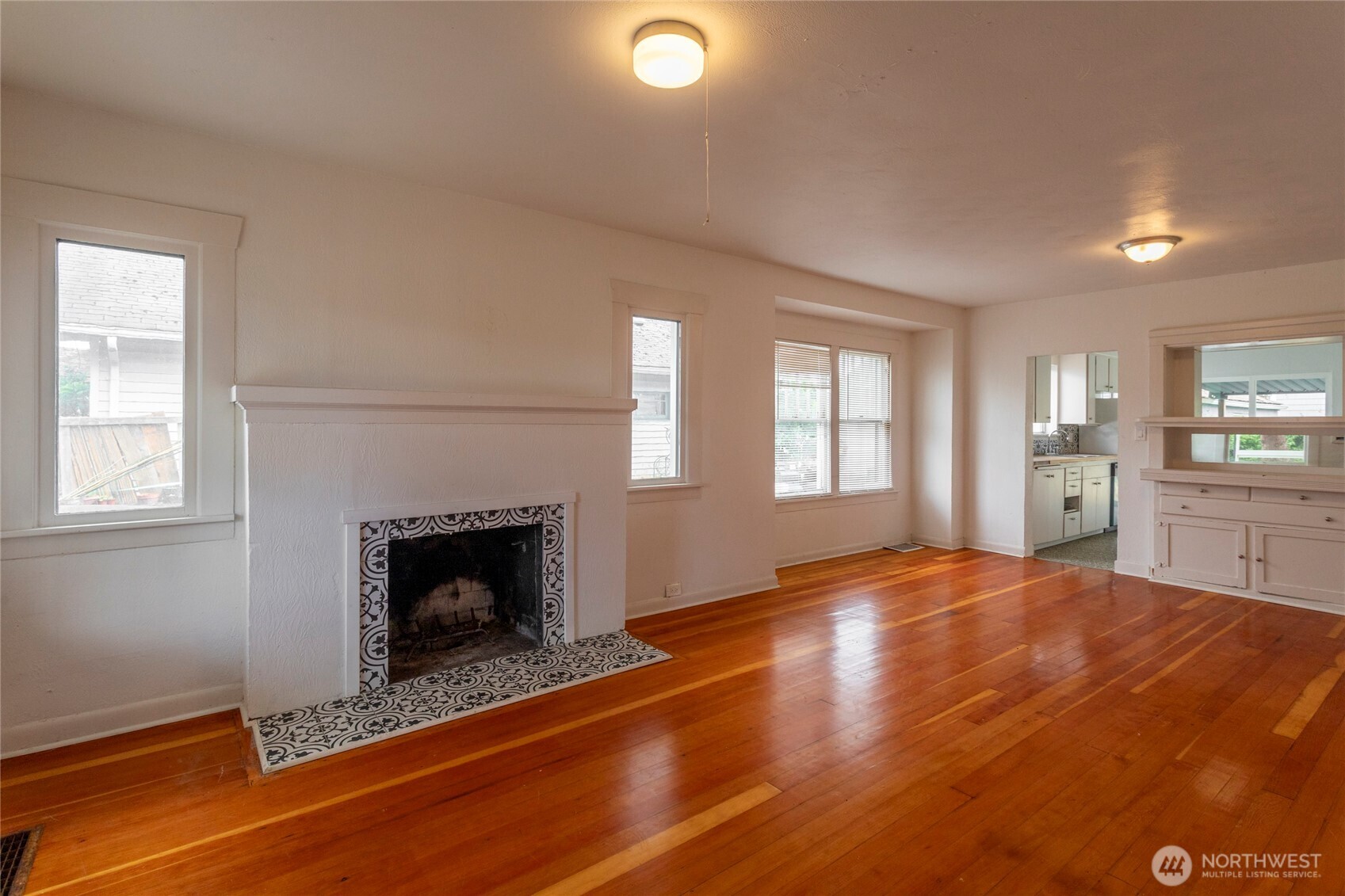 520 E Division Lane