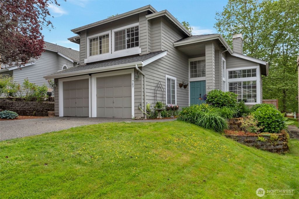 Photo of 707 S 32nd, Renton, WA 98055 (MLS # 2379999)