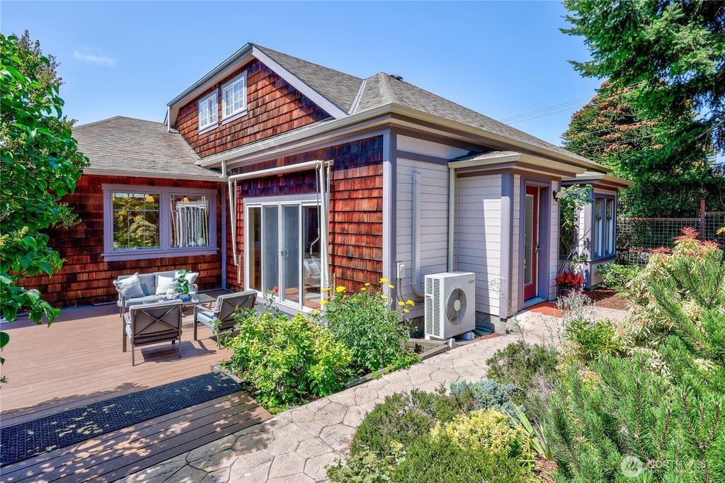 Photo of 611 Rose Street, Port Townsend, WA 98368 (MLS # 2561002)