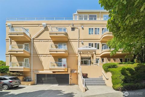 Photo of 801 2nd Avenue N #204, Seattle, WA 98109 (MLS # 2387706)