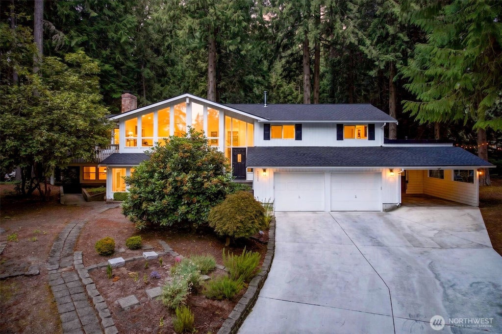 Photo of 16224 195th Place NE, Woodinville, WA 98077 (MLS # 2573420)