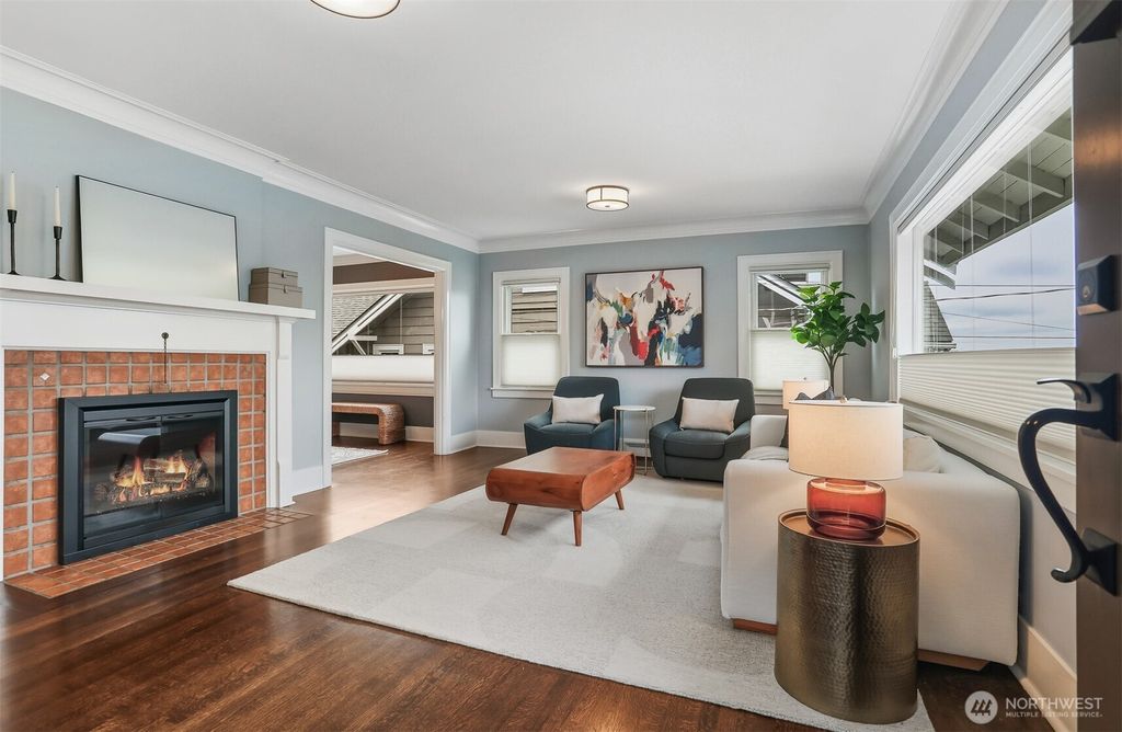 Photo of 324 NE 52nd Street, Seattle, WA 98105 (MLS # 2444086)