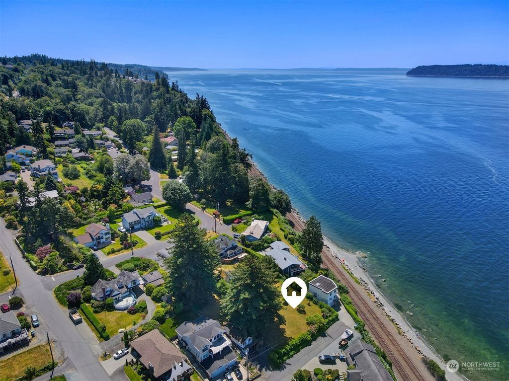 Photo of 405 4th Street, Mukilteo, WA 98275 (MLS # 2266839)