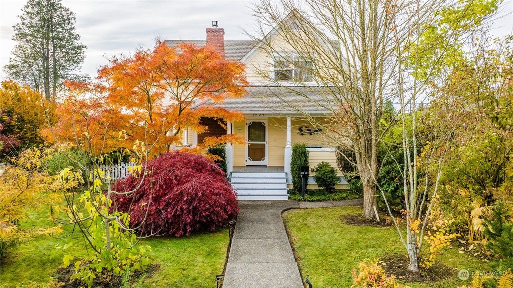 Photo of 1504 Fourth Street, Snohomish, WA 98290 (MLS # 2309829)