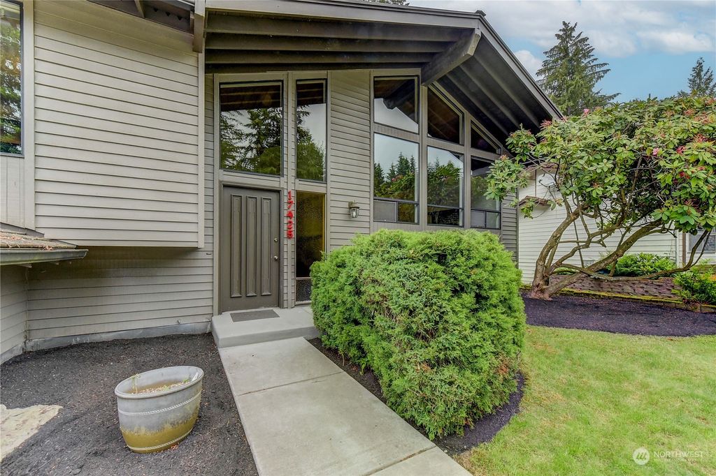 Photo of 17425 156th Place SE, Renton, WA 98058 (MLS # 2251643)