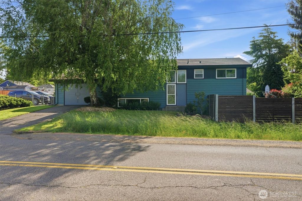 Photo of 14804 12th Avenue SW, Burien, WA 98166 (MLS # 2524732)