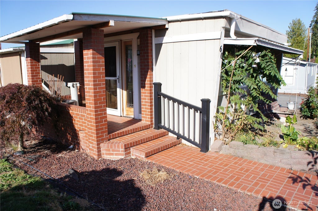 Photo of 18501 52nd Ave W AVE #60, Lynnwood, WA 98037 (MLS # 2585070)