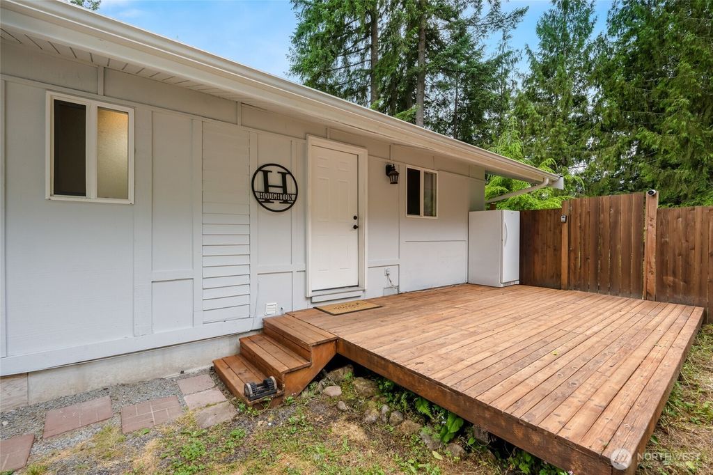 Photo of 13020 W Loop View Drive, Granite Falls, WA 98252 (MLS # 2395584)