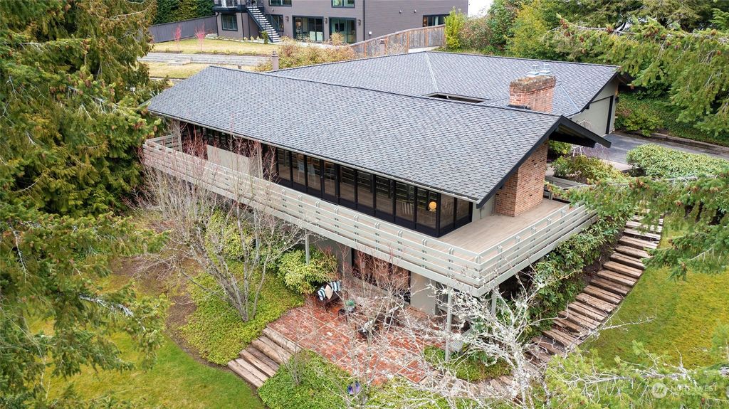 Photo of 8612 NE 14th Street, Clyde Hill, WA 98004 (MLS # 2034784)