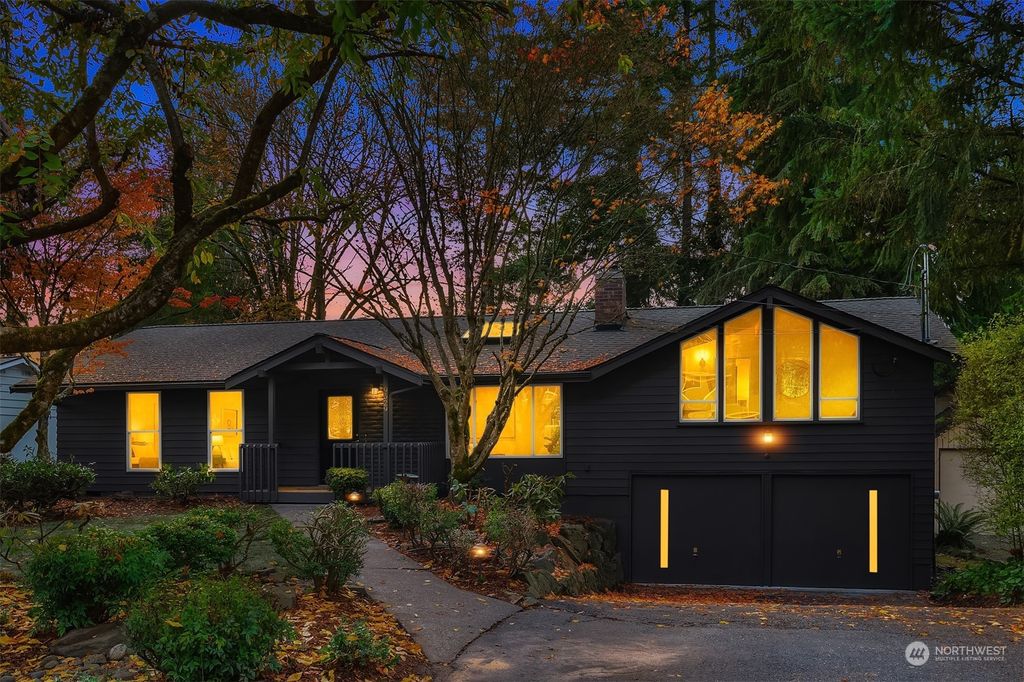 Photo of 9529 167th Avenue NE, Redmond, WA 98052 (MLS # 2307767)