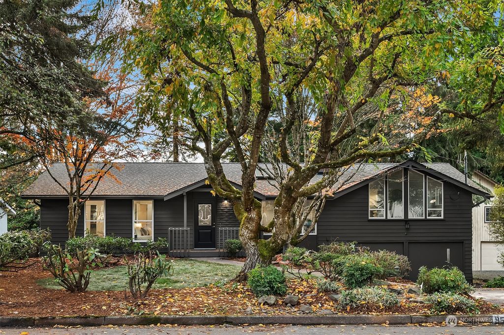 Photo of 9529 167th Avenue NE, Redmond, WA 98052 (MLS # 2307767)