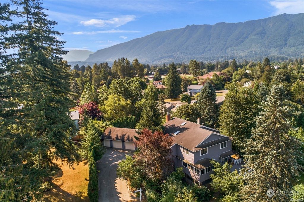 Photo of 413 Merritt Avenue NE, North Bend, WA 98045 (MLS # 2013577)
