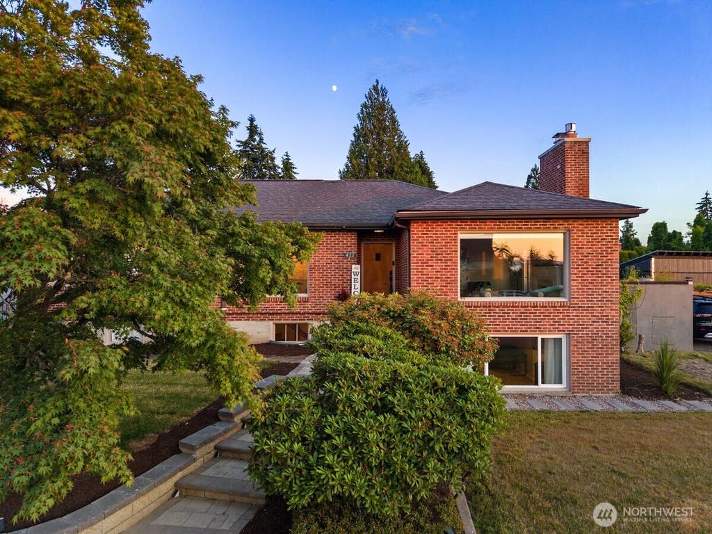 Photo of 422 Crown Drive, Everett, WA 98203 (MLS # 2544301)