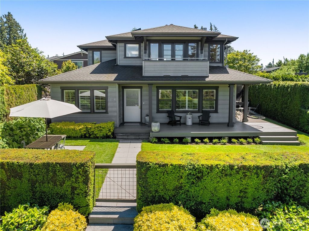 Photo of 1204 6th Street W, Kirkland, WA 98033 (MLS # 2470592)