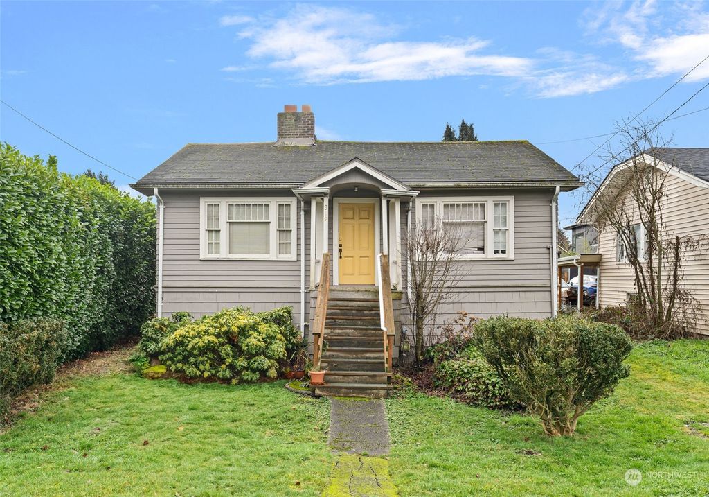 Photo of 319 NW 87th Street, Seattle, WA 98117 (MLS # 2323656)